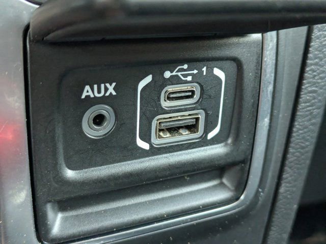 Used 2021 Jeep Gladiator Willys AWD/4WD image 18