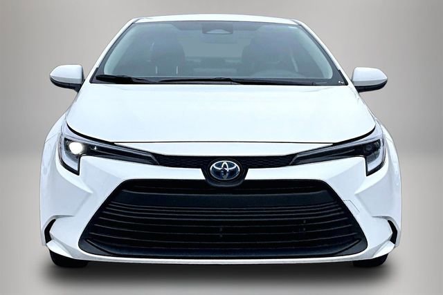 Used 2025 Toyota Corolla LE image 3