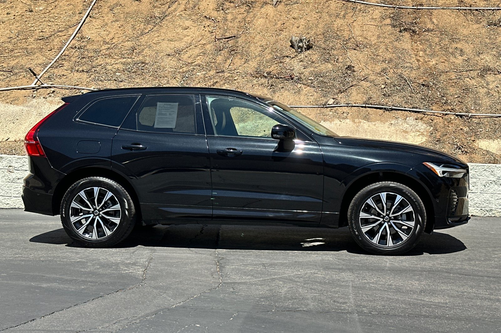 Certified 2025 Volvo XC60 B5 Plus AWD/4WD image 3