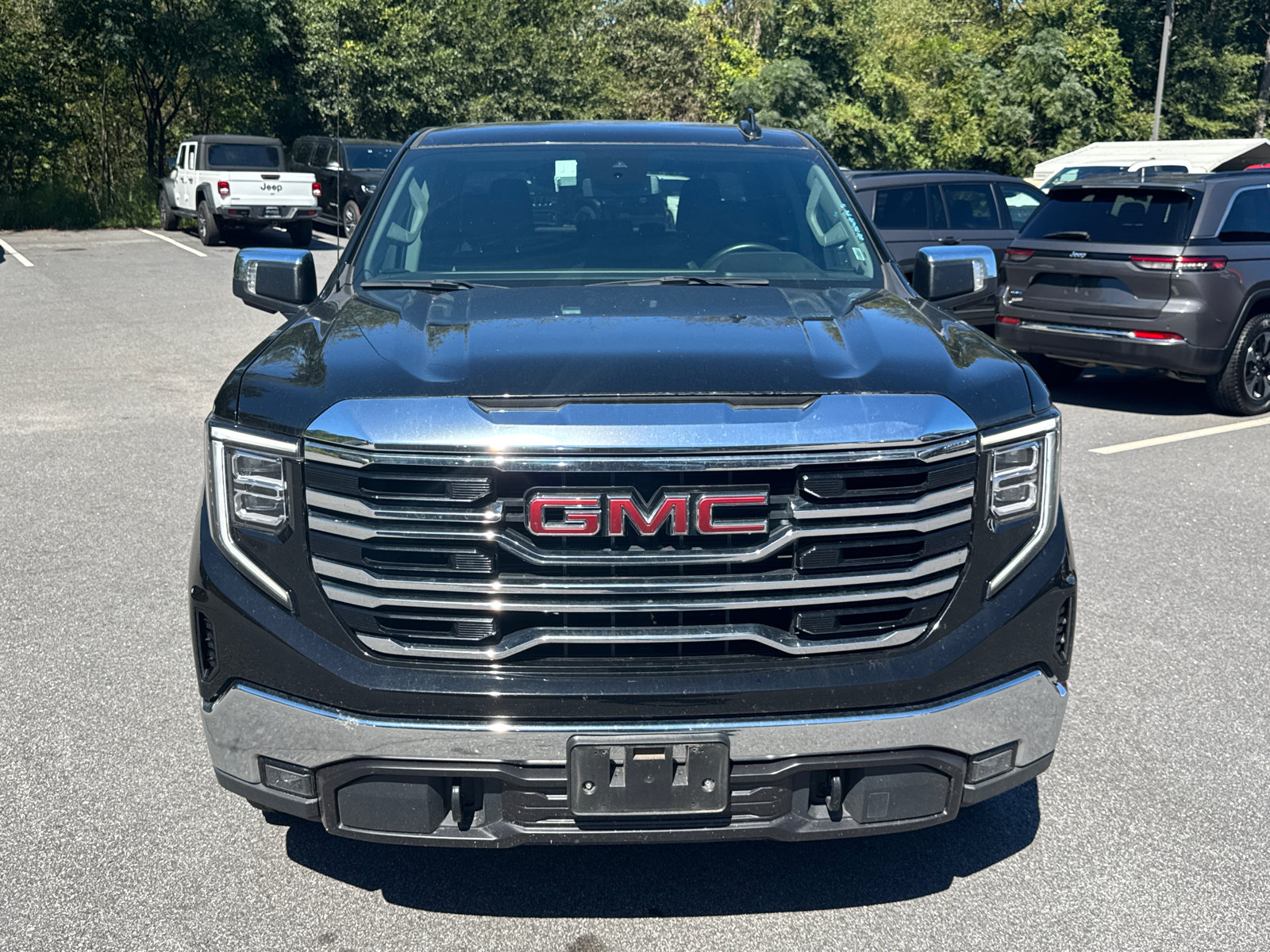 Used 2025 GMC Sierra 1500 SLT AWD/4WD image 2