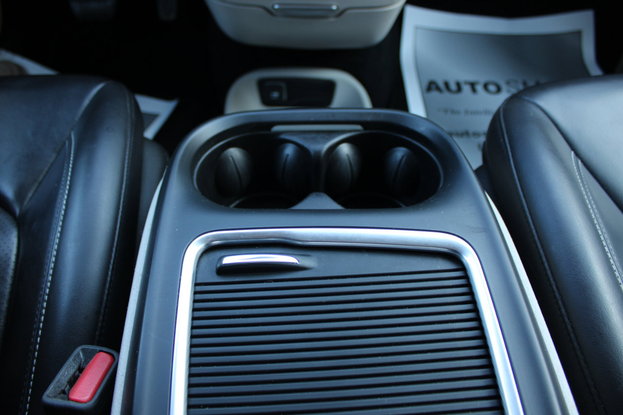 Used 2023 Chrysler Pacifica Touring-L image 24