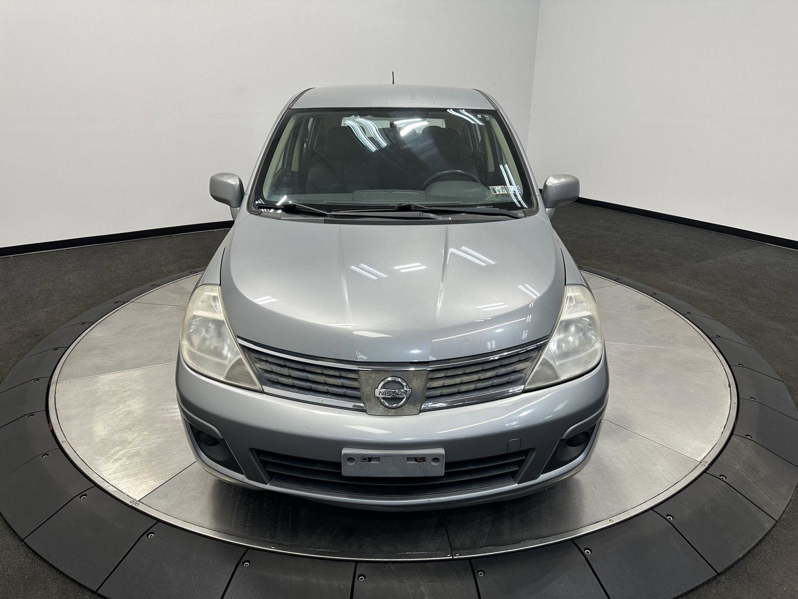 Used 2009 Nissan Versa Hatchback w/ Convenience Pkg FWD image 3