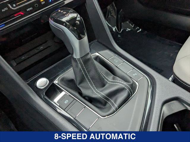 Used 2025 Volkswagen Taos SE w/ Panoramic Sunroof Package FWD image 19