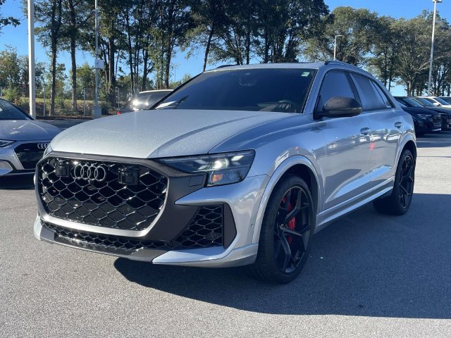 Certified 2025 Audi RS Q8 performance AWD/4WD image 3