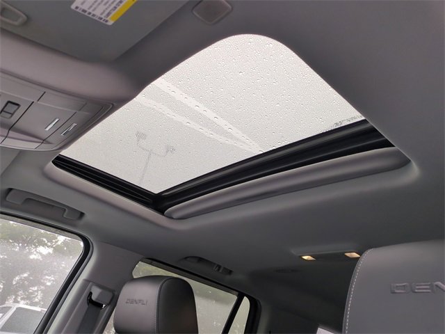 Used 2018 GMC Yukon Denali image 22