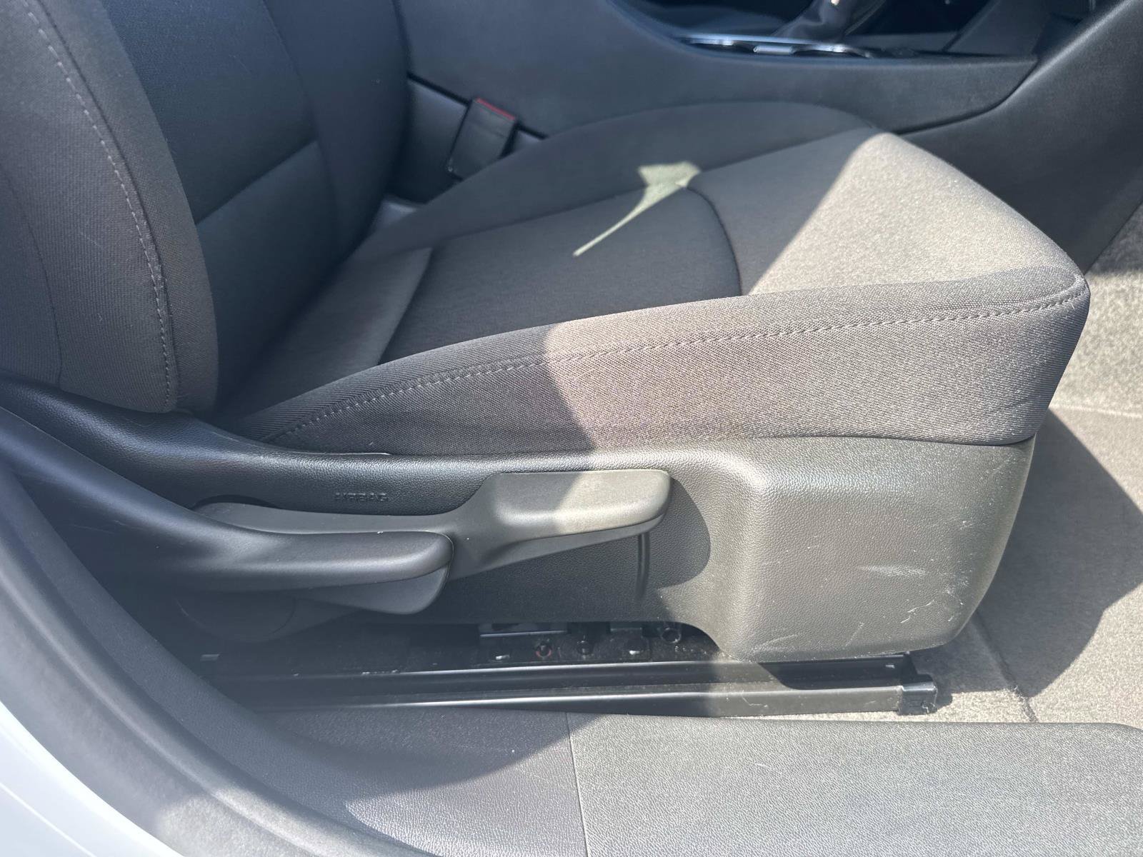 Used 2025 Chevrolet Malibu LT FWD image 13