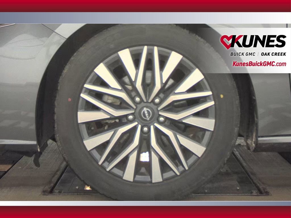 Used 2024 Nissan Altima 2.5 SV image 10