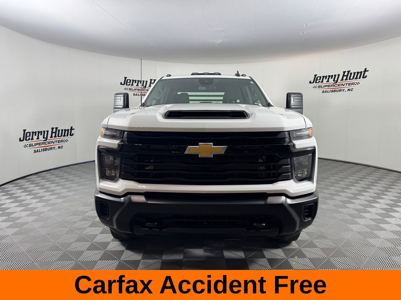 Used 2025 Chevrolet Silverado 3500 W/T AWD/4WD image 3