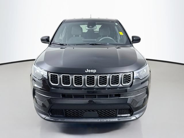 Used 2024 Jeep Compass Sport AWD/4WD image 2