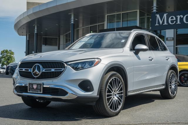Used 2023 Mercedes-Benz GLC 300 4MATIC image 3