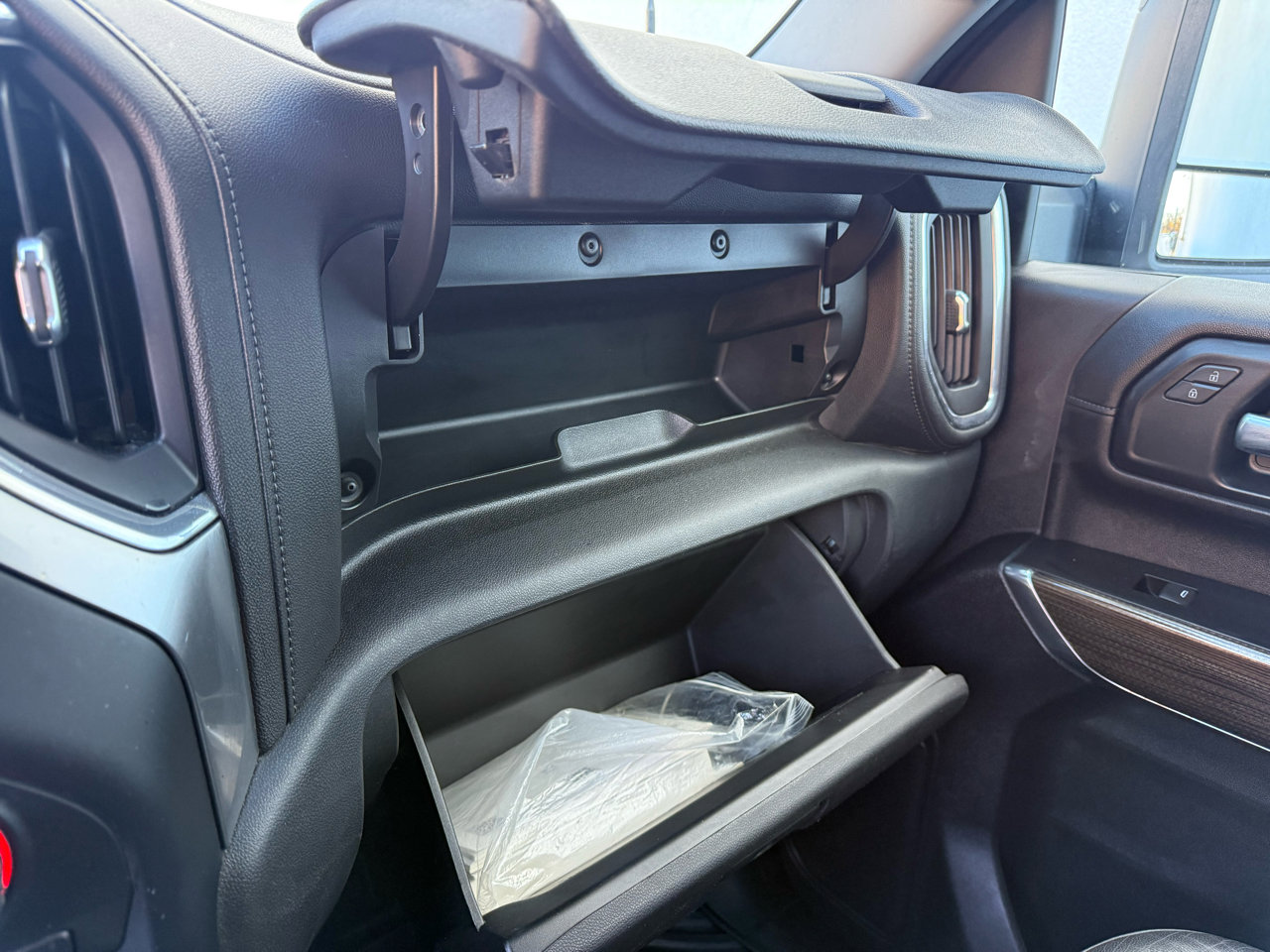 Used 2020 Chevrolet Silverado 2500 LT w/ Texas Edition image 37