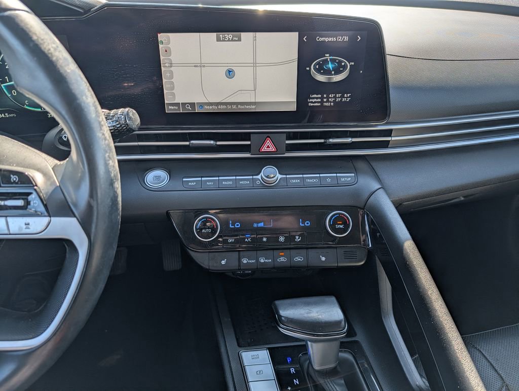 Used 2022 Hyundai Elantra Limited image 22