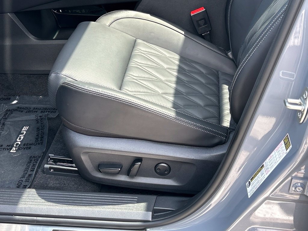 Certified 2026 Nissan Rogue Platinum w/ Platinum Premium Package AWD/4WD image 18