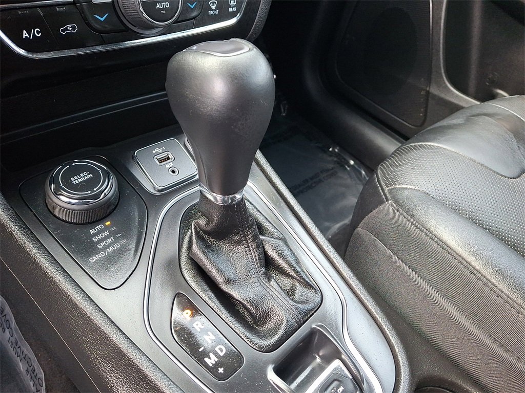 Used 2021 Jeep Cherokee Latitude Lux w/ Comfort/Convenience Group image 16