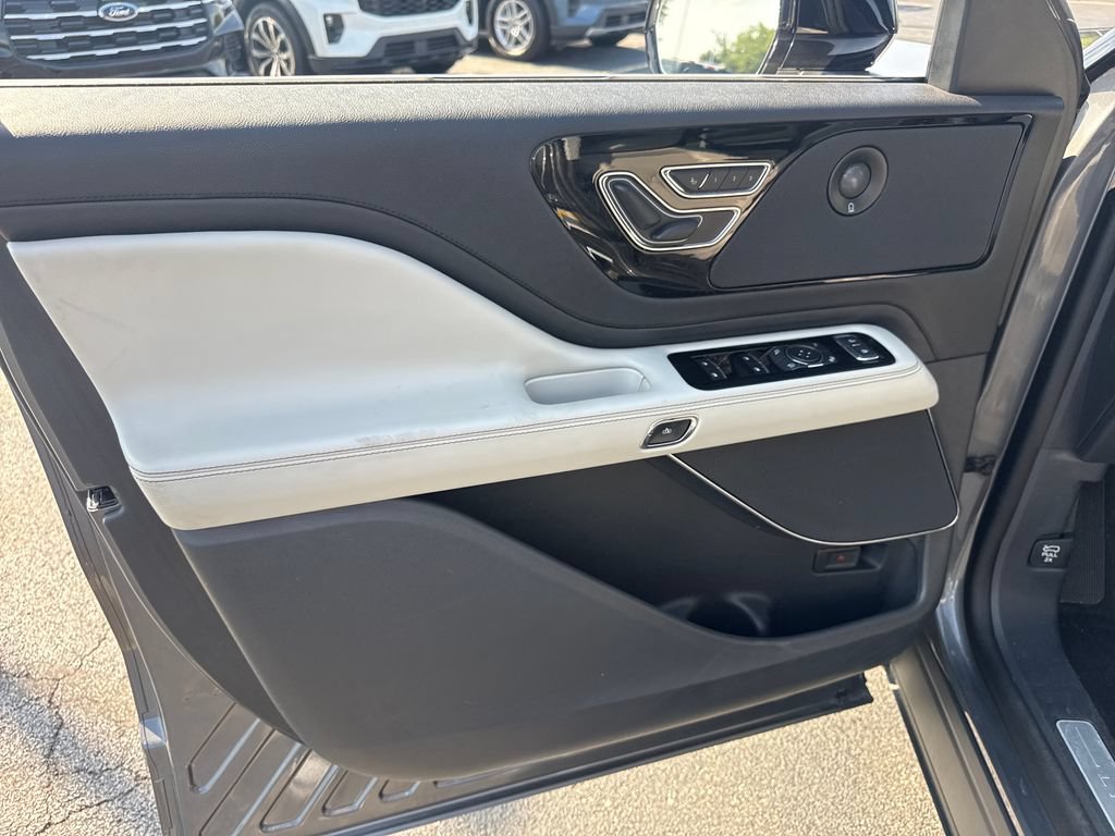 Used 2025 Lincoln Aviator AWD w/ Equipment Group 101A image 31