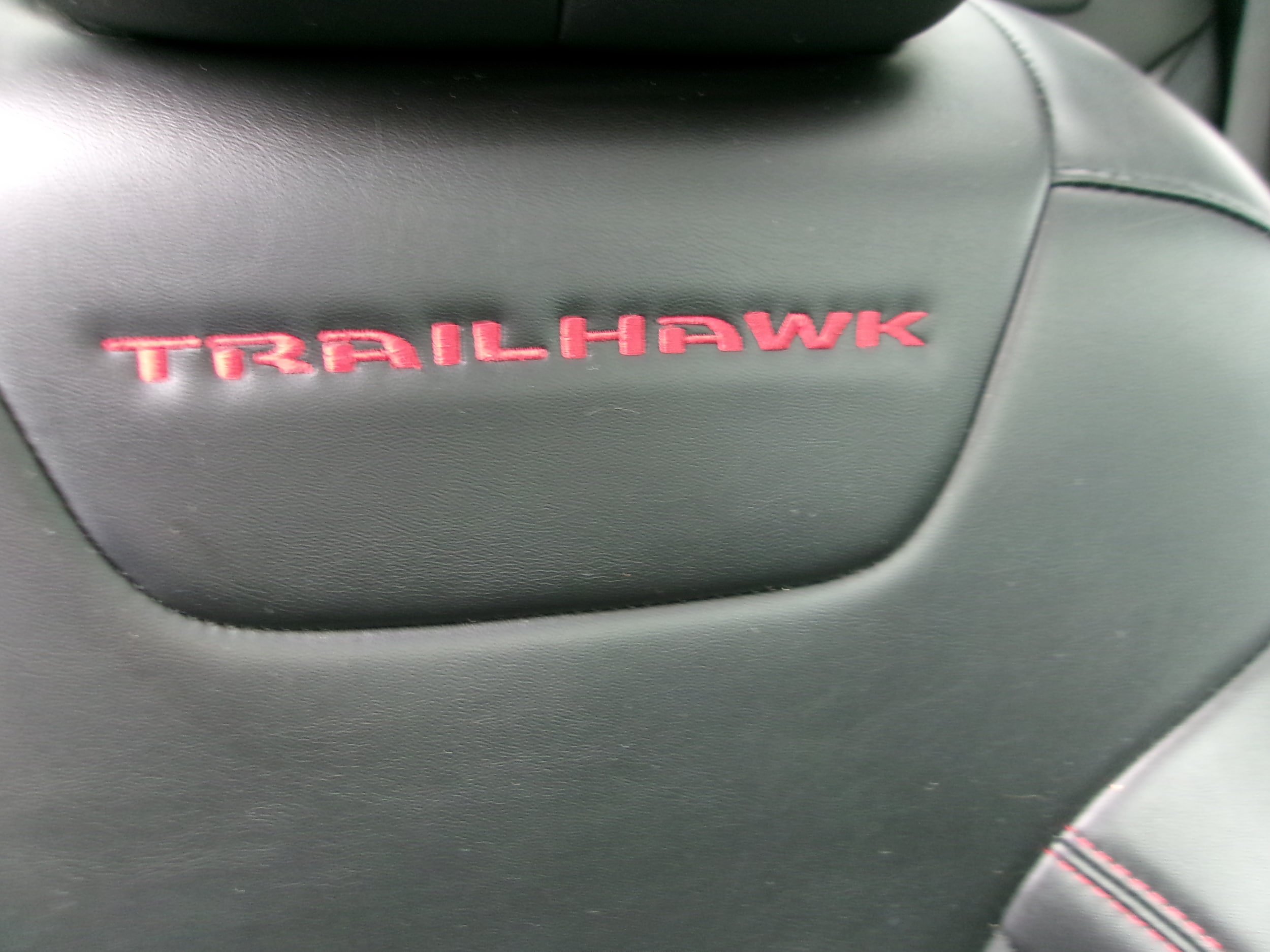 Used 2019 Jeep Cherokee Trailhawk w/ Comfort/Convenience Group AWD/4WD image 5