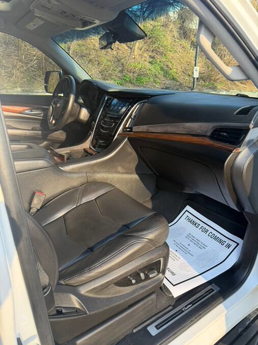 Used 2018 Cadillac Escalade Luxury AWD/4WD image 24