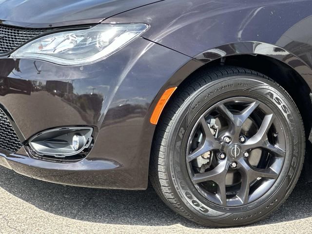 Used 2019 Chrysler Pacifica Touring-L Plus w/ S Appearance Package FWD image 7