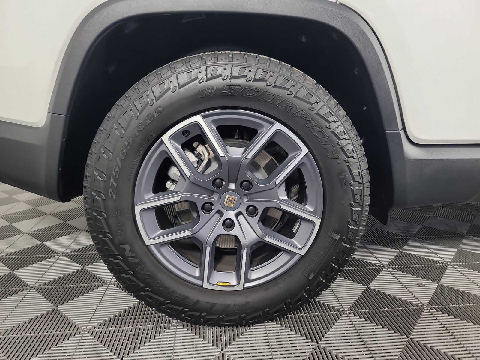 Used 2024 Rivian R1T Adventure AWD/4WD image 12