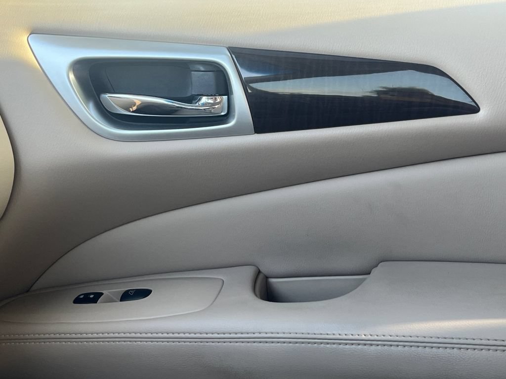 Used 2014 Nissan Pathfinder Platinum w/ Platinum Premium Package FWD image 25