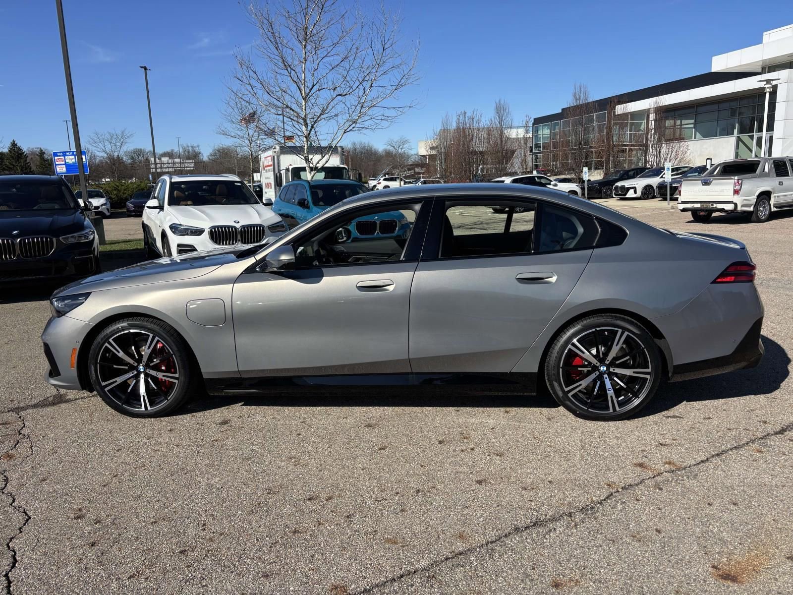 New 2026 BMW 550e xDrive image 8