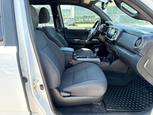 Used 2016 Toyota Tacoma TRD Sport w/ Premium & Technology Package AWD/4WD image 9