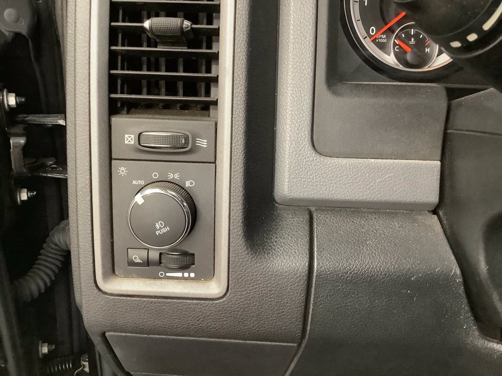 Used 2015 RAM 1500 Express AWD/4WD image 10