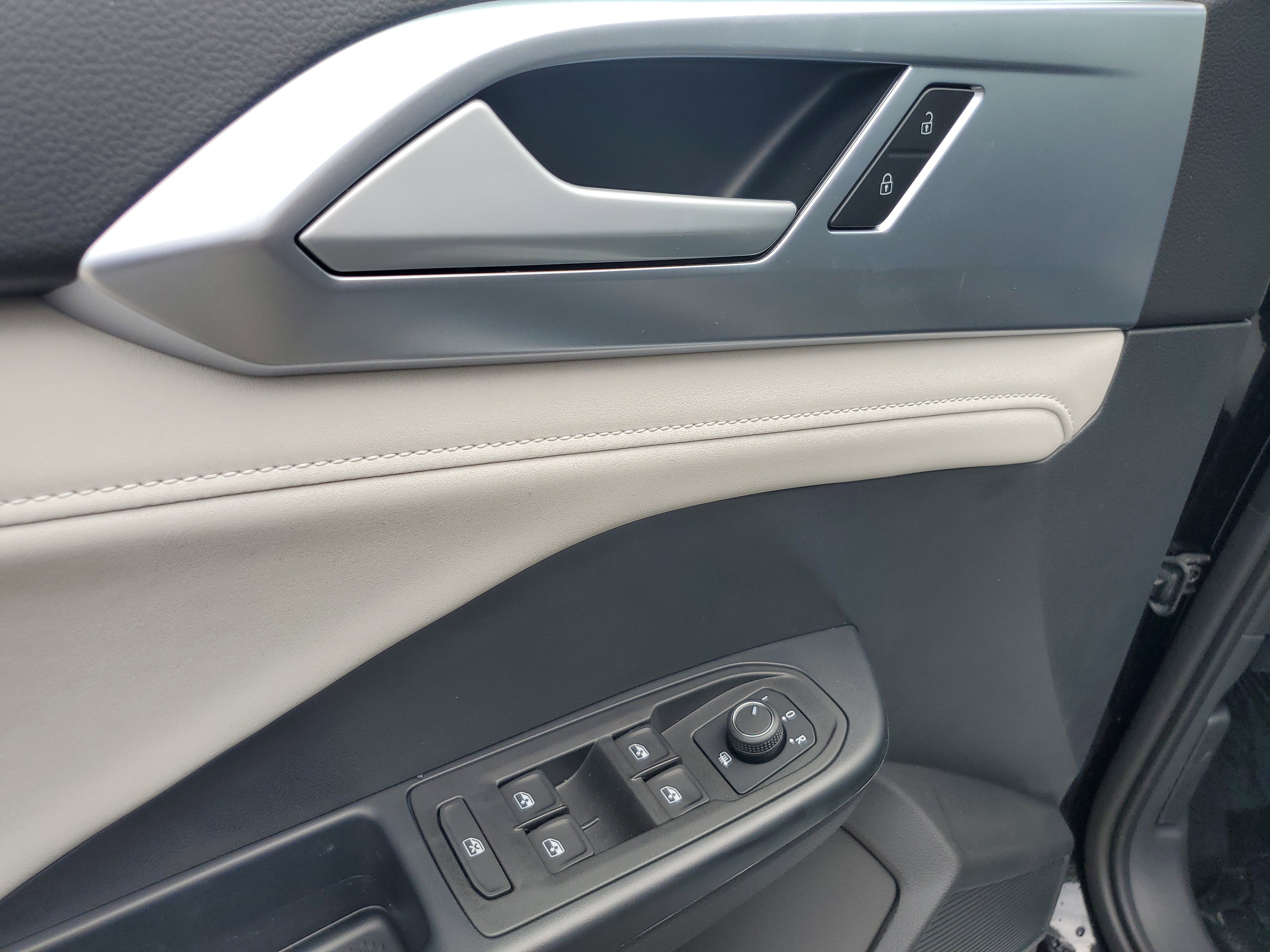 New 2025 Volkswagen Taos SE image 10