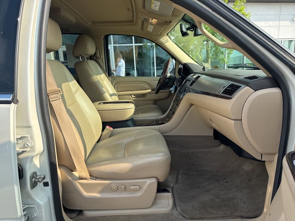 Used 2014 Cadillac Escalade ESV Premium AWD/4WD image 18