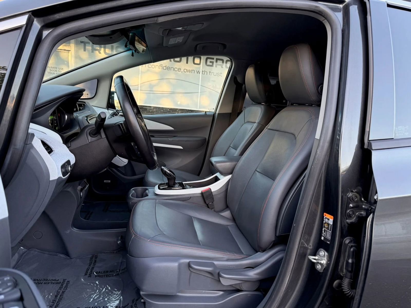 Used 2020 Chevrolet Bolt Premier w/ Infotainment Package FWD image 17