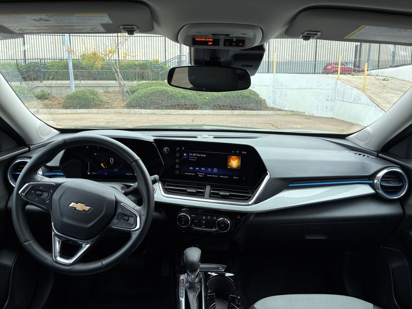 Used 2025 Chevrolet Trax LT w/ LT Convenience Package FWD image 32