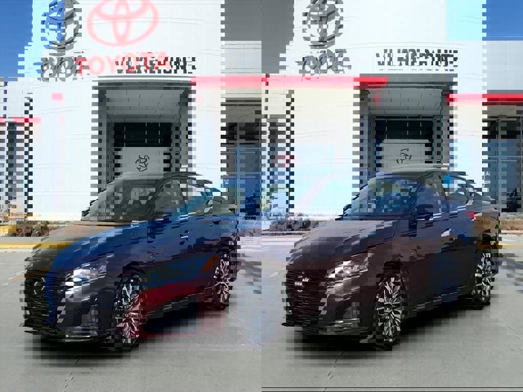 Used 2024 Nissan Altima 2.5 SV image 1