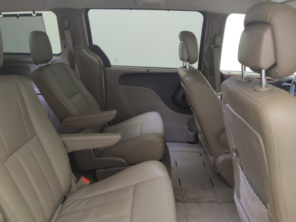 Used 2015 Chrysler Town & Country Touring w/ Driver Convenience Group FWD image 19