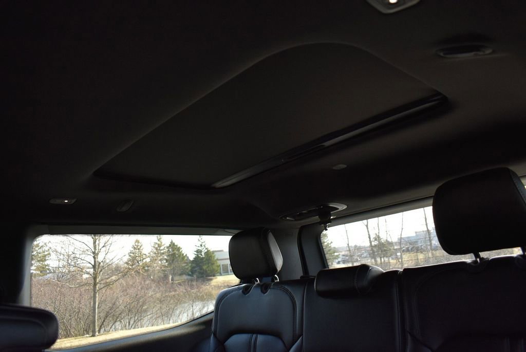 Used 2025 Jeep Wagoneer 4WD w/ Convenience Group I image 33