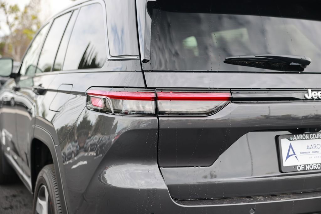 New 2026 Jeep Grand Cherokee Limited w/ MOPAR Finishing Package image 9