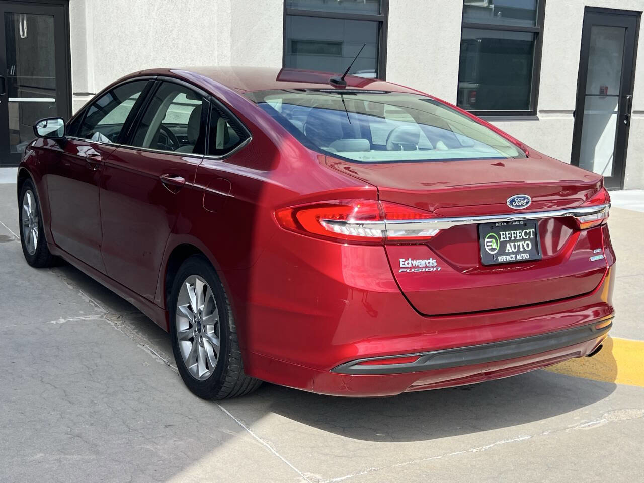 Used 2017 Ford Fusion SE FWD image 8