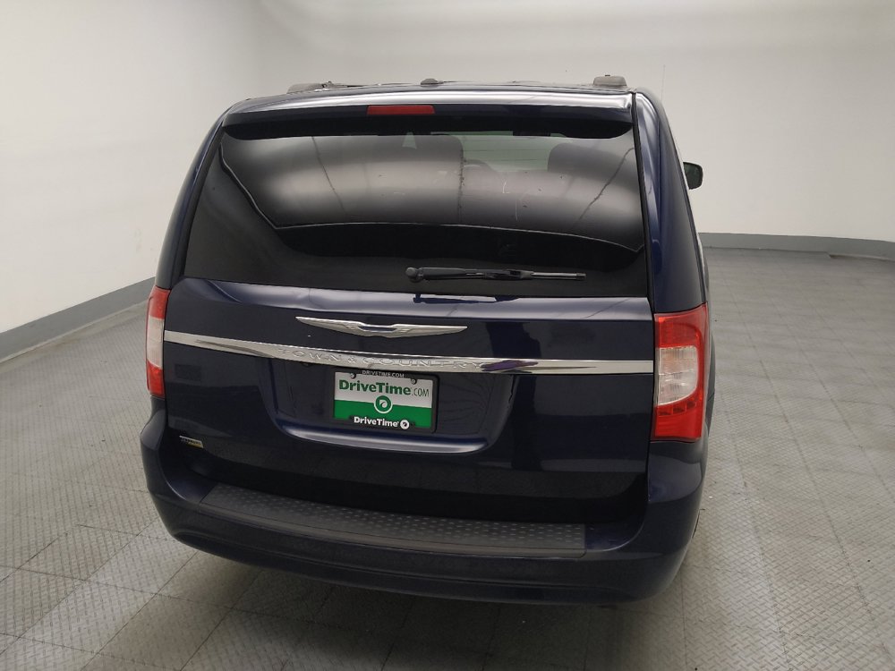 Used 2015 Chrysler Town & Country Touring FWD image 7