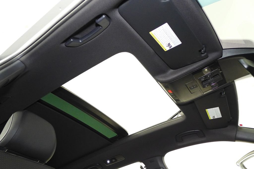 Certified 2023 Volkswagen Tiguan SE R-Line FWD image 18