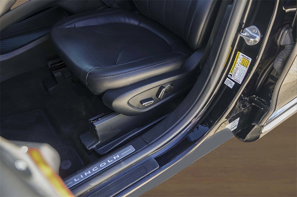 Used 2020 Lincoln Nautilus Reserve w/ Monochromatic Package image 8