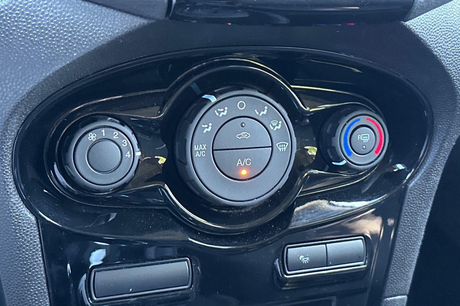 Used 2019 Ford Fiesta ST-Line FWD image 17