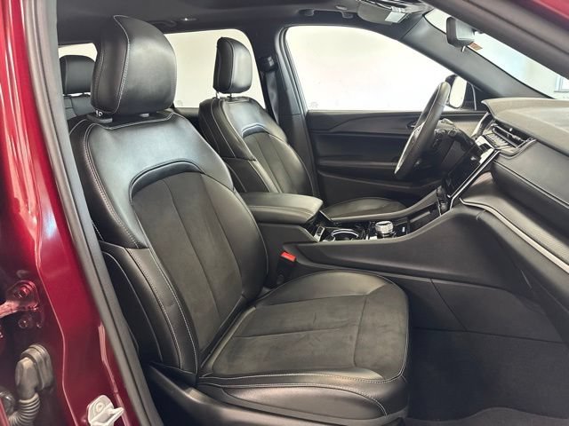 Used 2023 Jeep Grand Cherokee Altitude AWD/4WD image 25