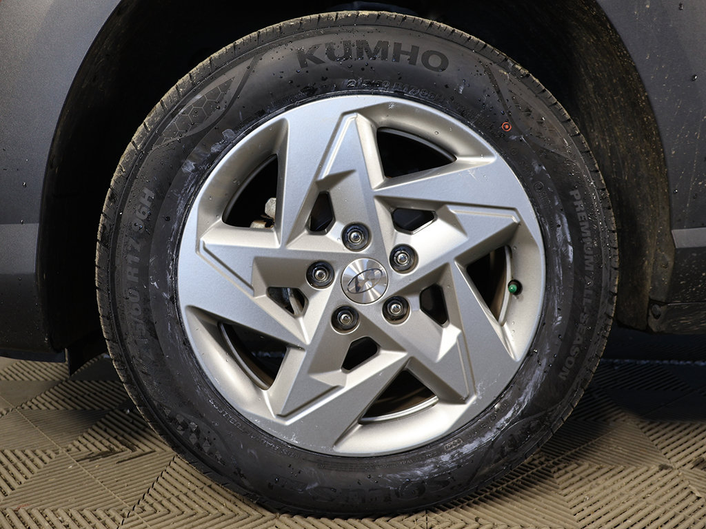 Certified 2025 Hyundai Kona SE FWD image 15