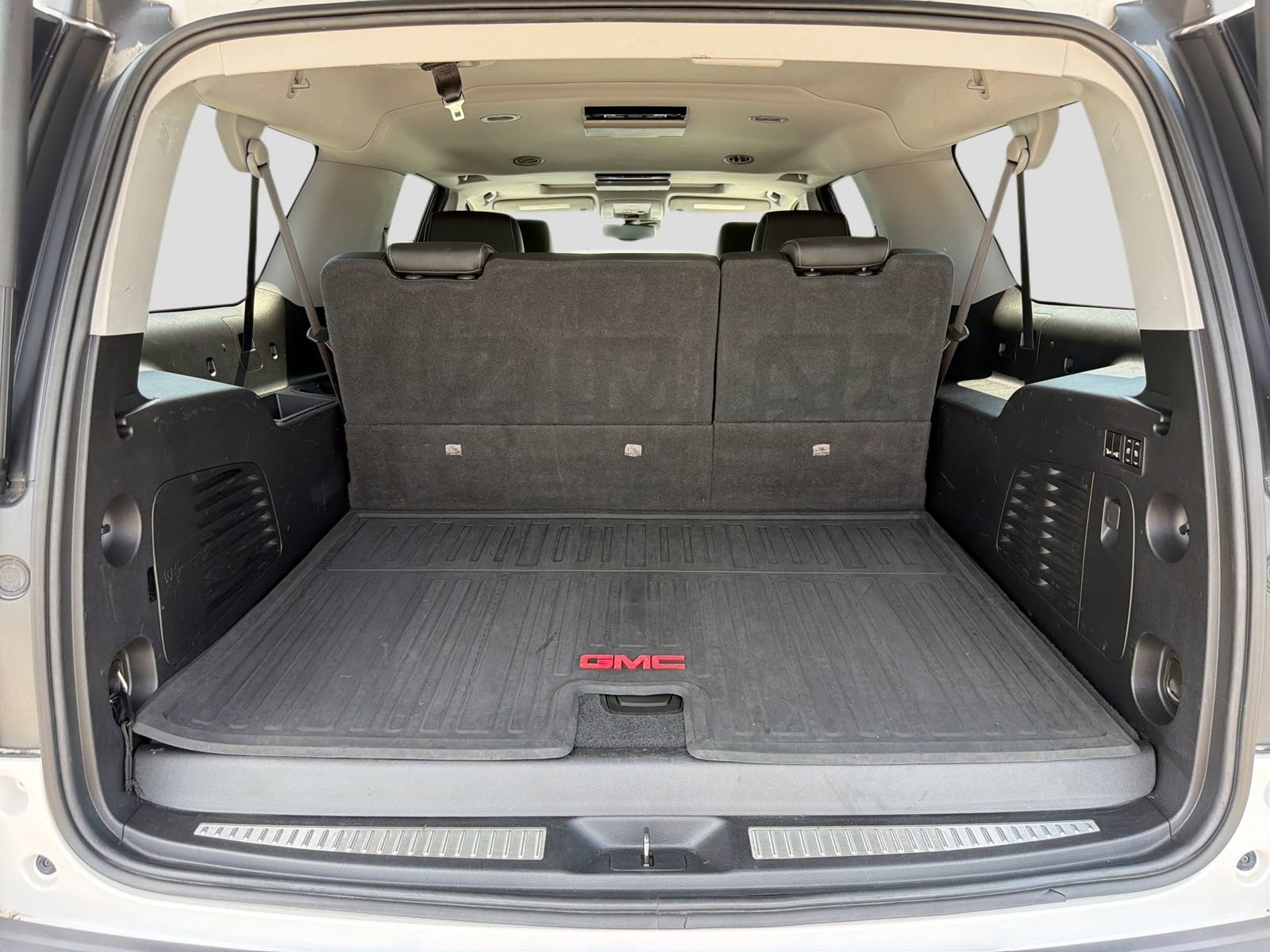 Used 2019 GMC Yukon XL SLT w/ Open Road Package AWD/4WD image 43