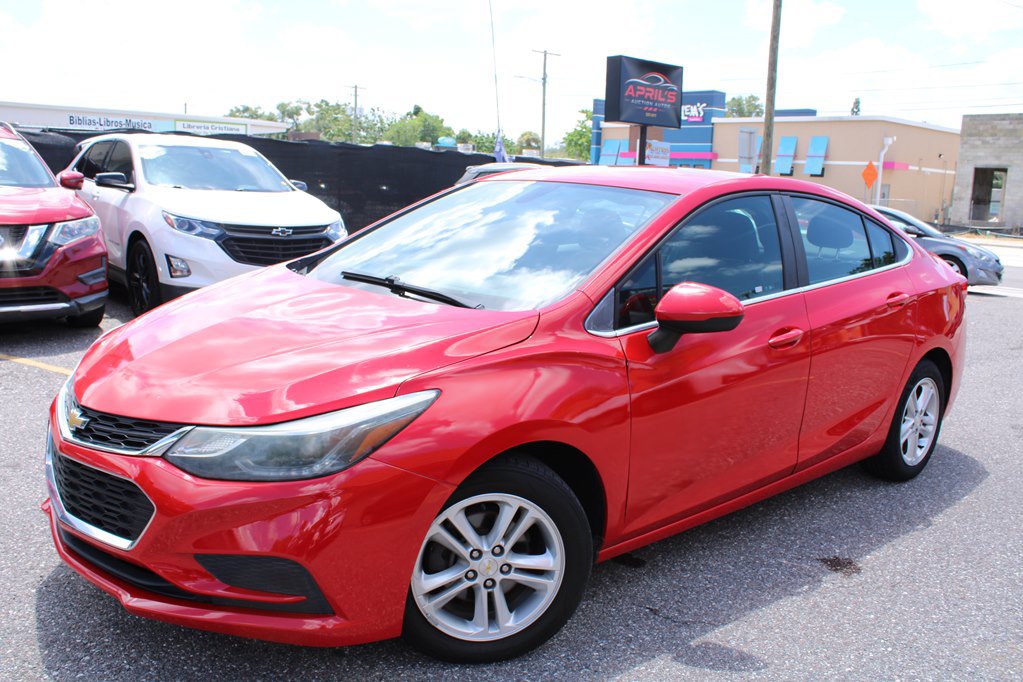 Used 2018 Chevrolet Cruze LT FWD image 1