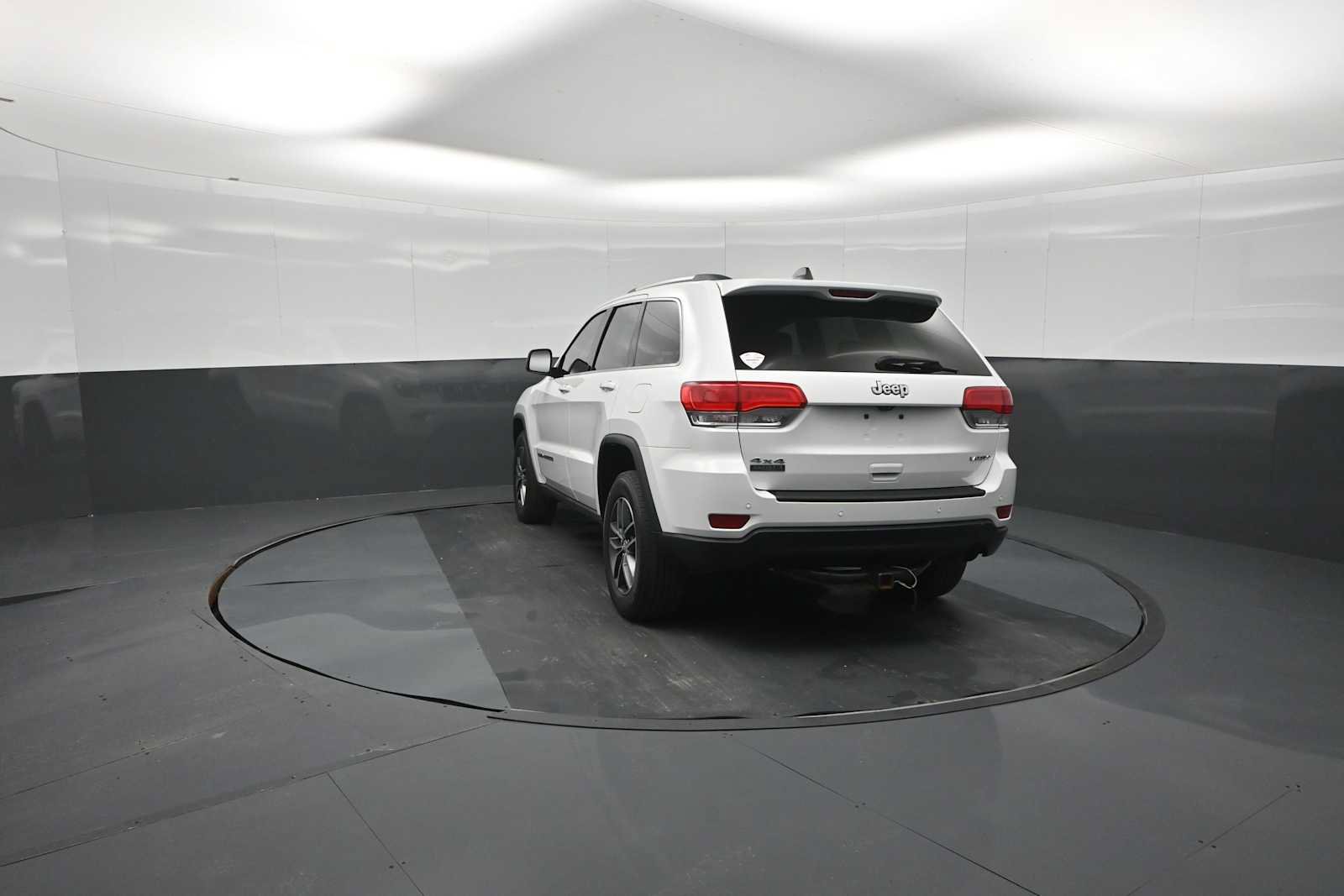 Used 2018 Jeep Grand Cherokee Laredo AWD/4WD image 90