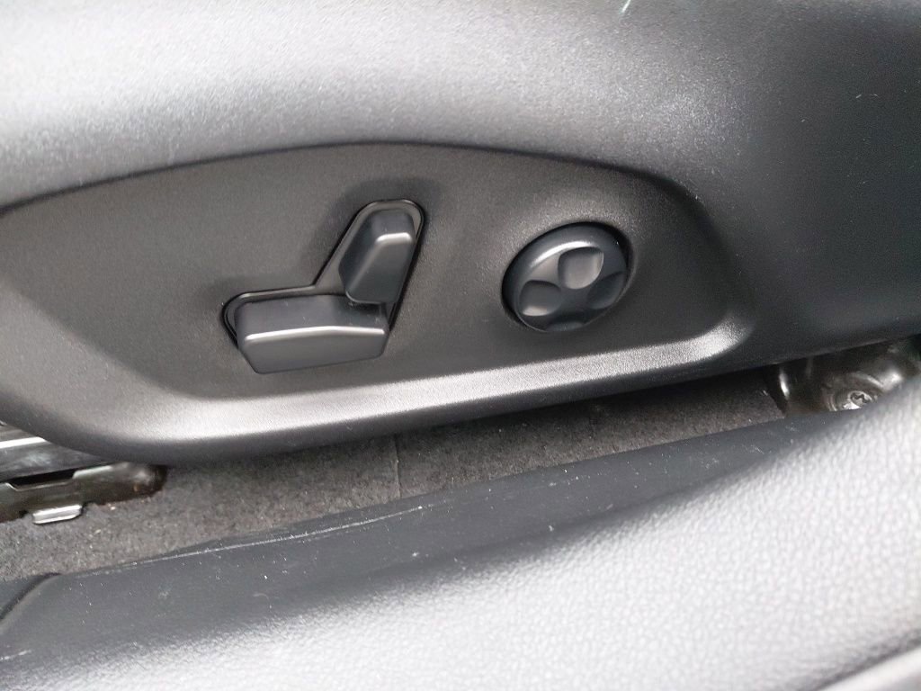 Used 2018 Jeep Compass Limited w/ Navigation Group image 21