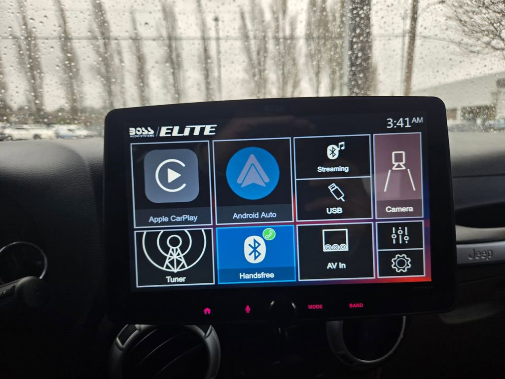 Used 2017 Jeep Wrangler Unlimited Sahara w/ Connectivity Group image 5