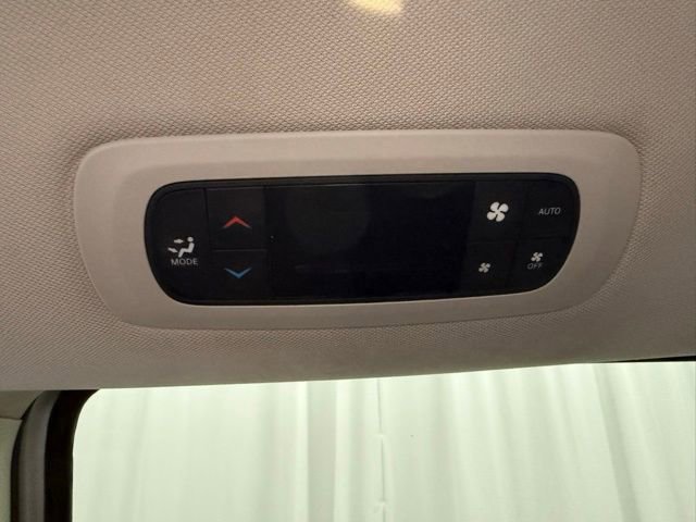Used 2024 Chrysler Pacifica Select image 23