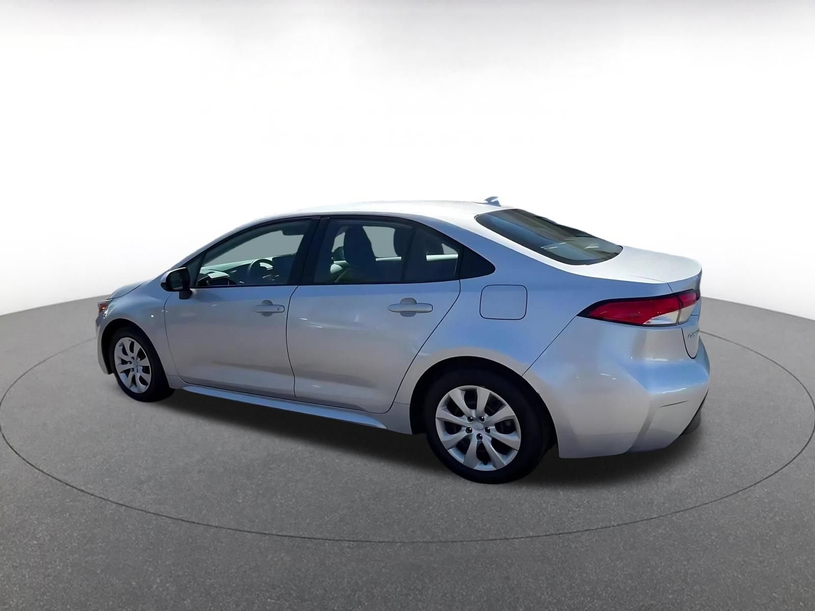 Used 2025 Toyota Corolla LE FWD image 10