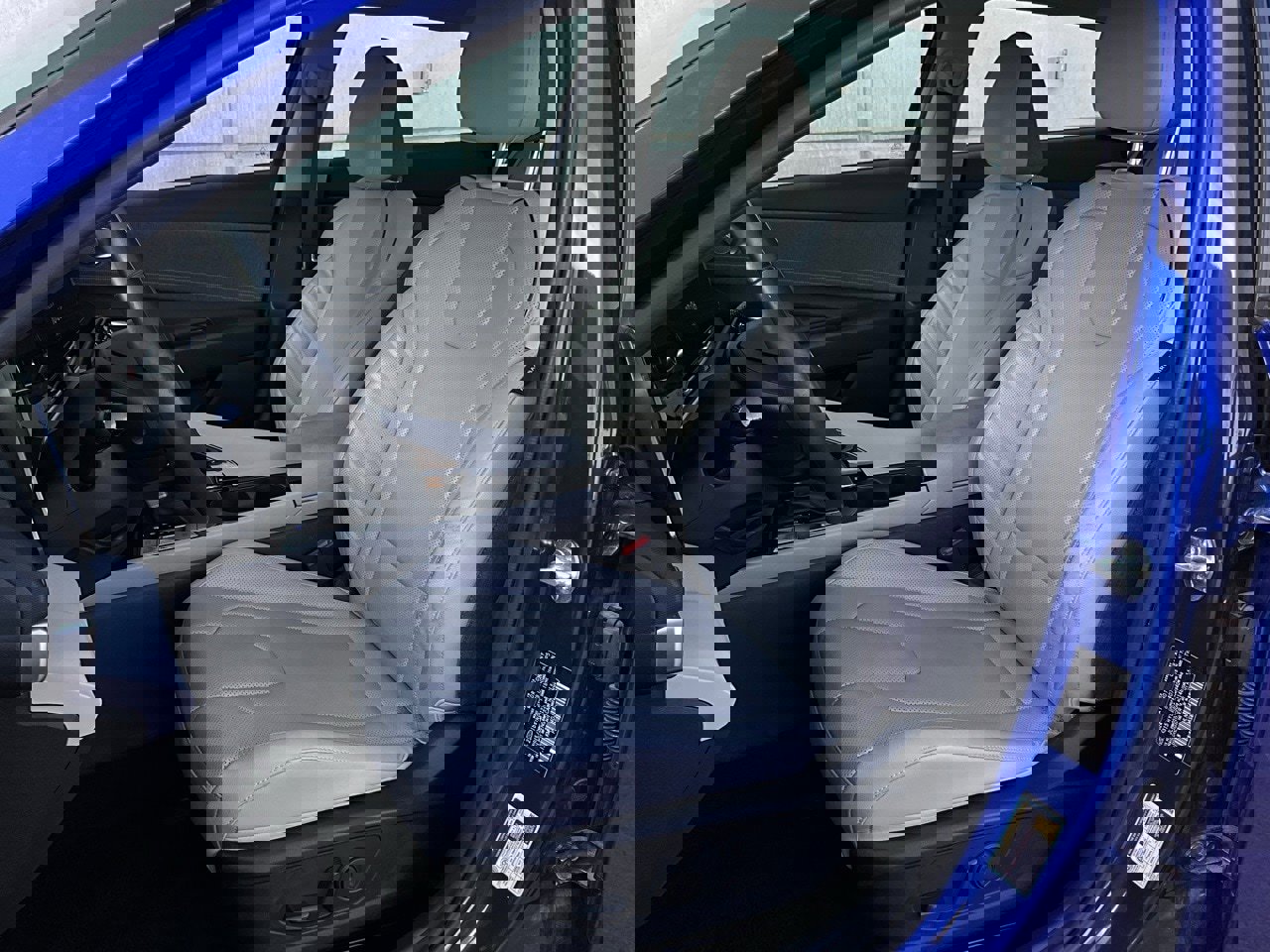 Used 2025 Hyundai Elantra Limited image 10